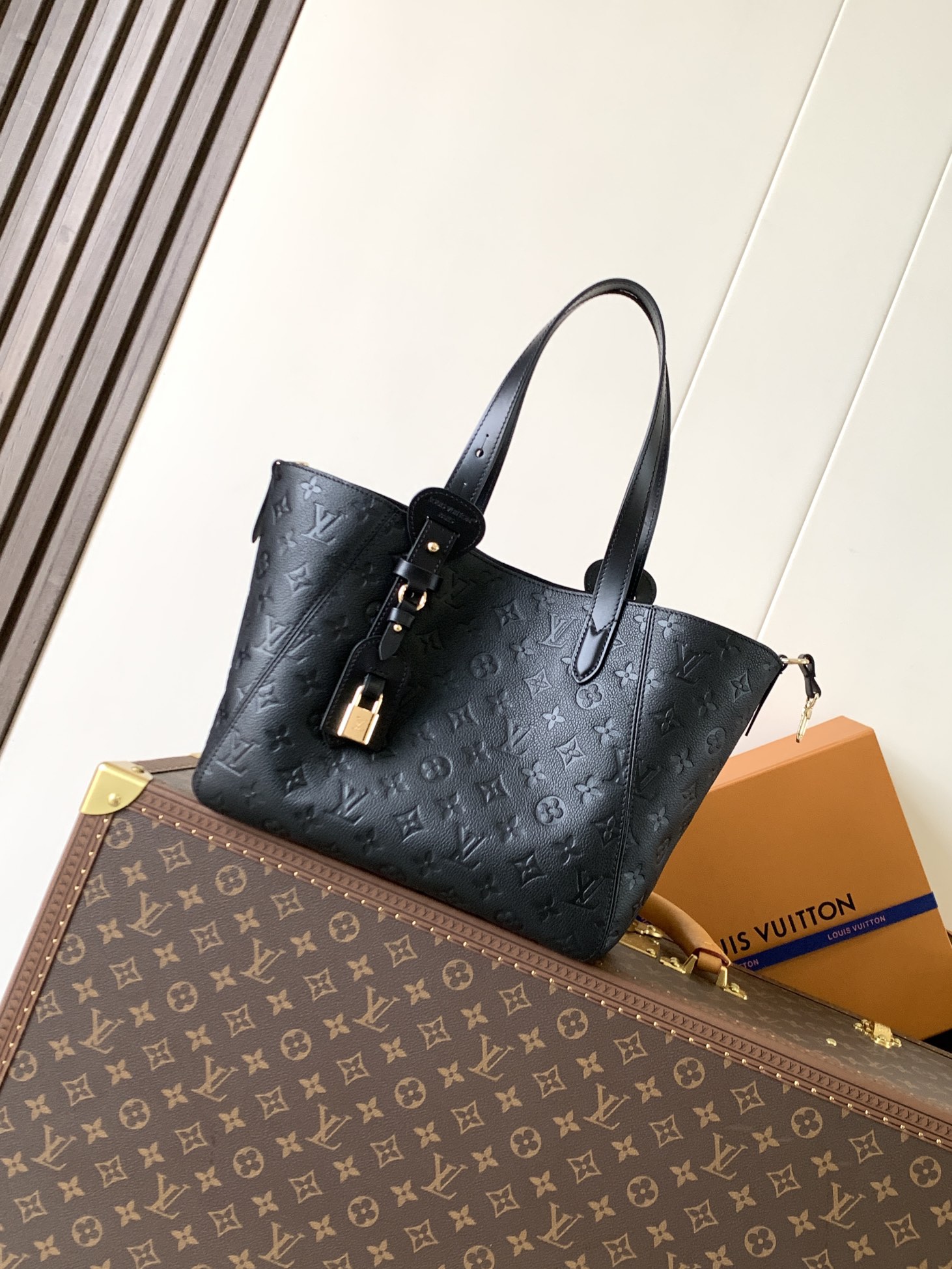Louis Vuitton LV Classic Handbag Premium Canvas Embossed Logo Evening Party Luxury Accessory